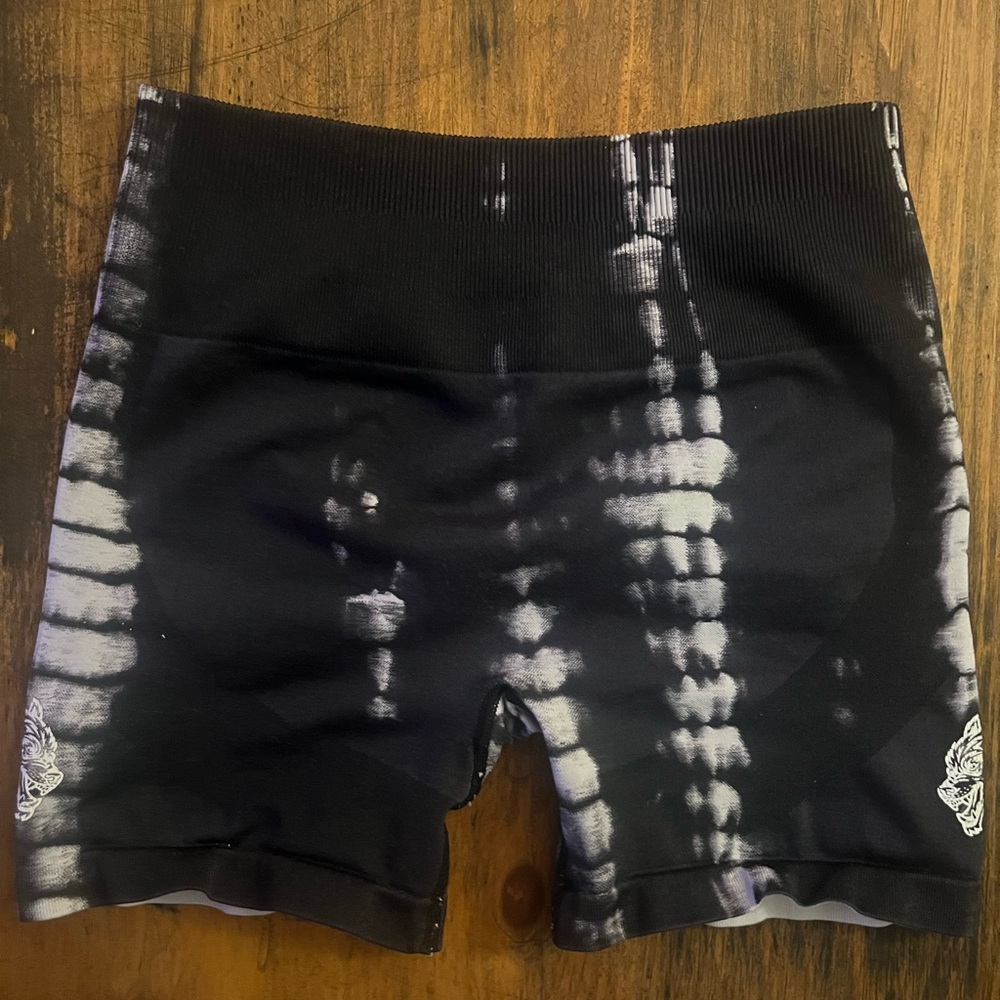 darc sport black and white shorts
